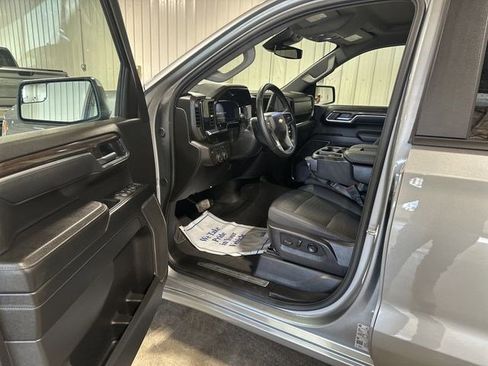 Used 2025 Chevrolet Silverado 1500 LT image 9