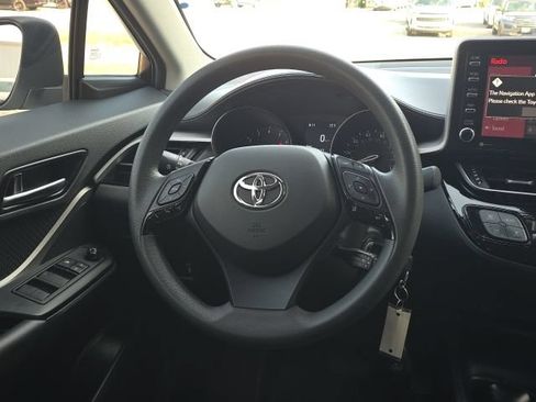Used 2021 Toyota C-HR LE FWD image 32