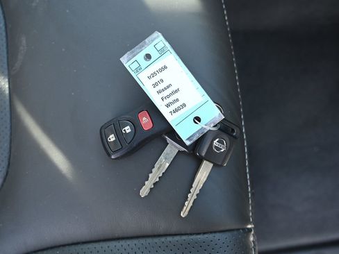 Used 2019 Nissan Frontier PRO-4X image 44