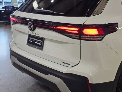 New 2026 Volkswagen Tiguan SE image 12