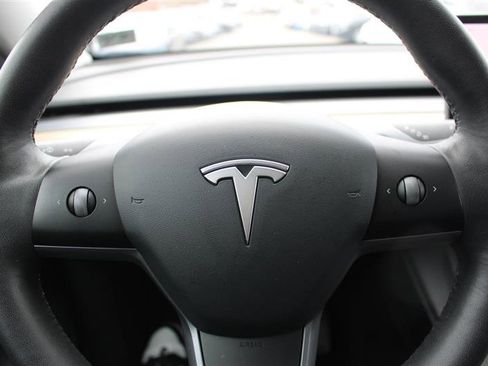 Used 2021 Tesla Model Y Long Range image 15