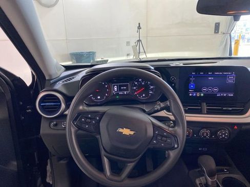 Used 2024 Chevrolet Trax LS w/ LS Convenience Package FWD image 33