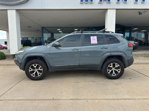 Used 2014 Jeep Cherokee Trailhawk w/ Technology Group AWD/4WD image 7