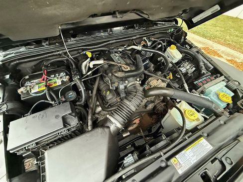 Used 2011 Jeep Wrangler Unlimited Rubicon w/ Connectivity Group image 17