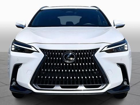 Used 2025 Lexus NX 250 FWD w/ Towing Package (2000 Lbs) image 4