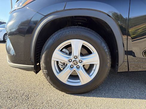 Used 2024 Toyota Highlander LE image 22