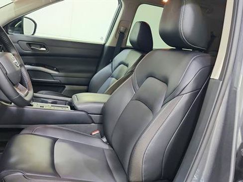 Certified 2026 Nissan Pathfinder SL FWD image 11