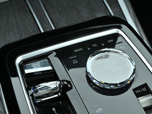 Certified 2024 BMW 760i xDrive AWD/4WD image 22