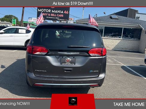 Used 2019 Chrysler Pacifica Touring-L FWD image 4