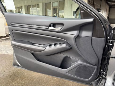 Used 2025 Nissan Altima 2.5 SV image 18