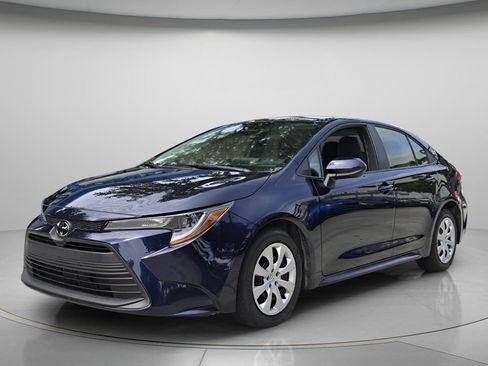 Used 2025 Toyota Corolla LE FWD image 9
