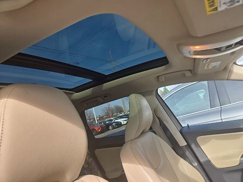 Used 2016 Volvo XC60 T6 w/ Proximity Package image 3