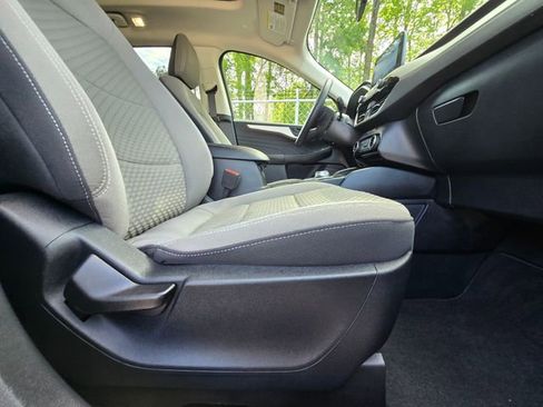 Used 2022 Ford Escape SE w/ SE Sport Appearance Package image 19