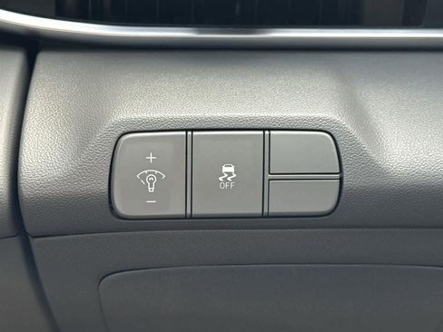 Certified 2025 Hyundai Elantra Sport image 19