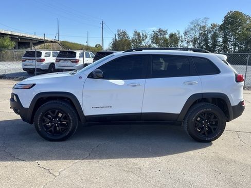 Used 2018 Jeep Cherokee Trailhawk image 8