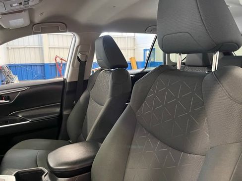 Used 2024 Toyota RAV4 XLE FWD image 20