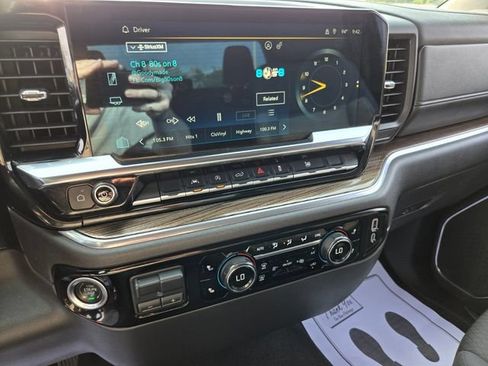 Used 2025 Chevrolet Silverado 1500 LT AWD/4WD image 25