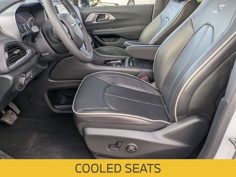 Used 2026 Chrysler Pacifica Limited w/ S Appearance Package image 15