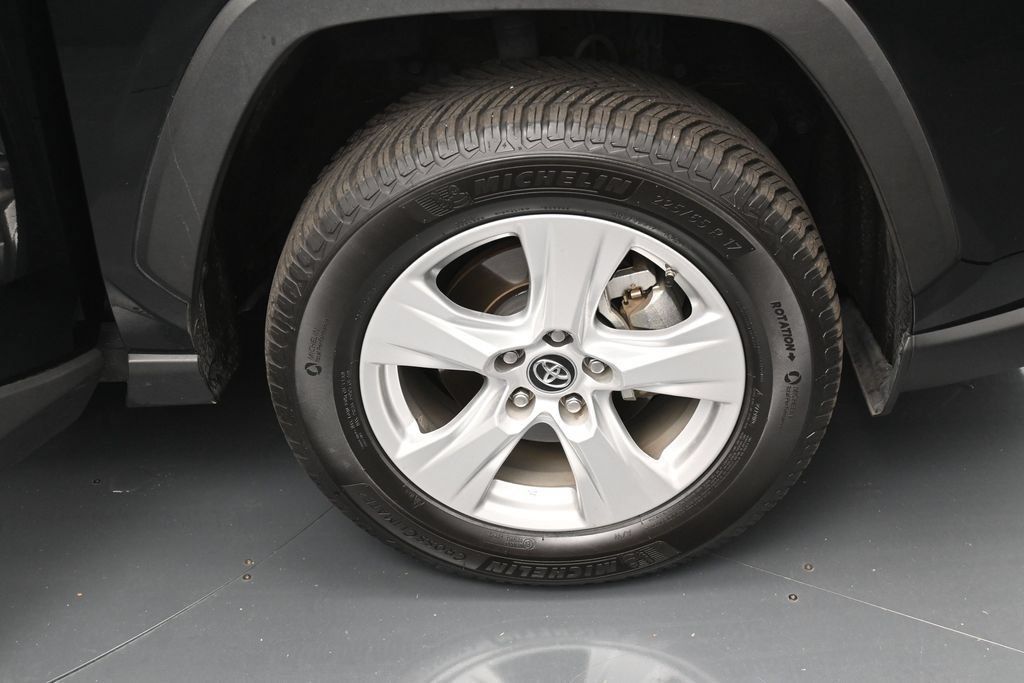 Used 2020 Toyota RAV4 LE w/ Carpet Mat Package AWD/4WD image 34
