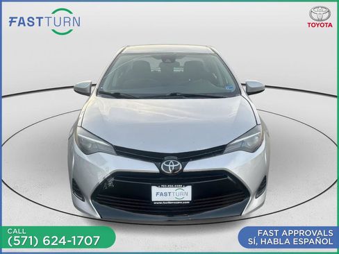 Used 2017 Toyota Corolla SE FWD image 2