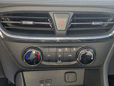 Used 2025 Buick Encore GX Preferred image 19