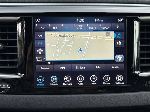 Used 2020 Chrysler Pacifica Touring-L Plus w/ Advanced Safetytec Group FWD image 25