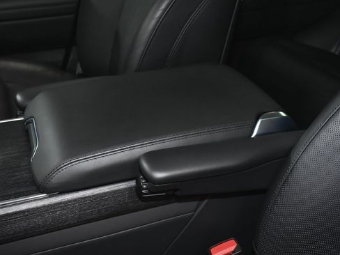 Used 2025 Land Rover Range Rover SE image 53