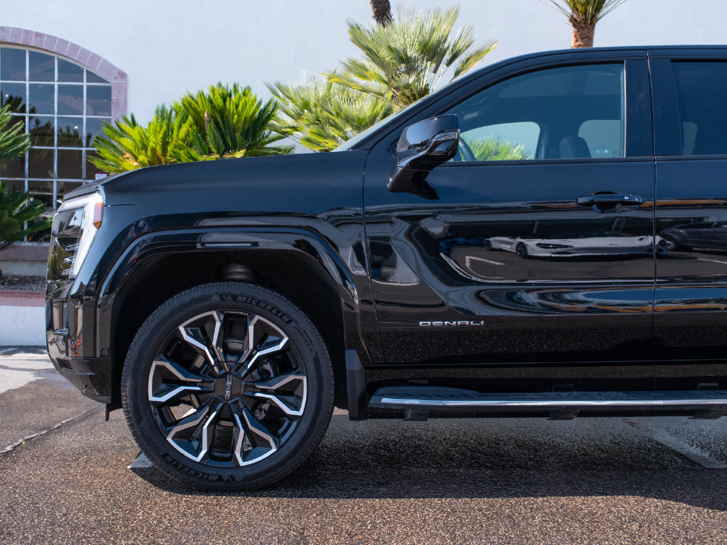 Used 2025 GMC Sierra EV Denali AWD/4WD image 4