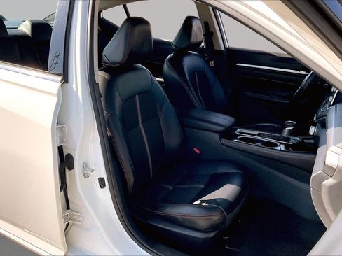 Used 2024 Nissan Altima 2.5 SR FWD image 9