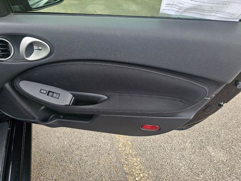 Used 2014 Nissan 370Z Coupe RWD image 17