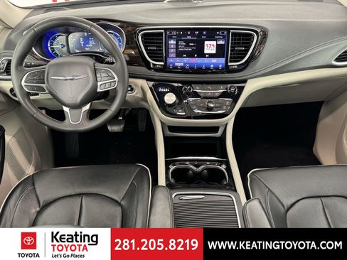 Used 2023 Chrysler Pacifica Limited FWD image 23