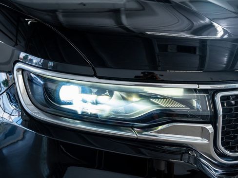 Used 2023 Jeep Wagoneer Series III w/ Preferred Equipment Group image 18