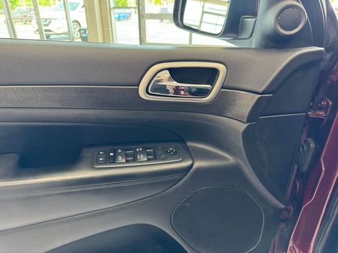 Used 2018 Jeep Grand Cherokee Altitude AWD/4WD image 10