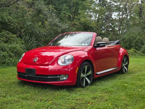 Used 2013 Volkswagen Beetle 2.0T FWD image 1