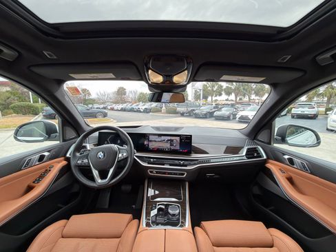 Certified 2024 BMW X5 sDrive40i w/ Premium Package image 2