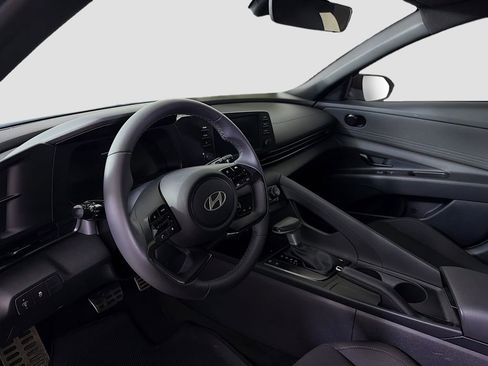 Used 2025 Hyundai Elantra Sport image 11