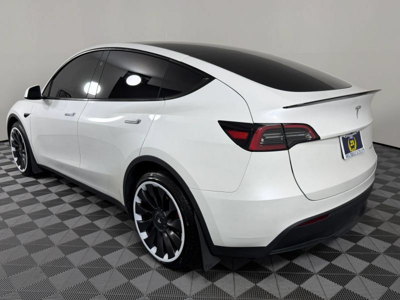 Used 2025 Tesla Model Y Long Range AWD/4WD image 7