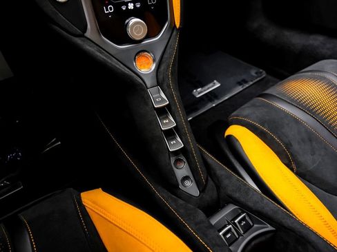 Used 2026 McLaren 750S Spider RWD image 26