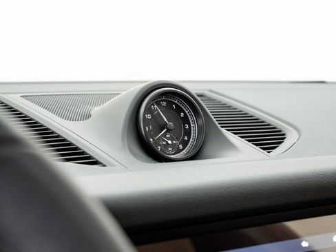 Certified 2025 Porsche Macan image 17