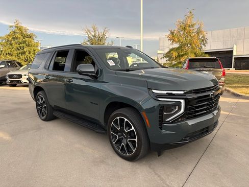 Used 2025 Chevrolet Tahoe RST w/ Comfort Package AWD/4WD image 3