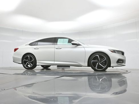 Used 2019 Honda Accord Sport image 3