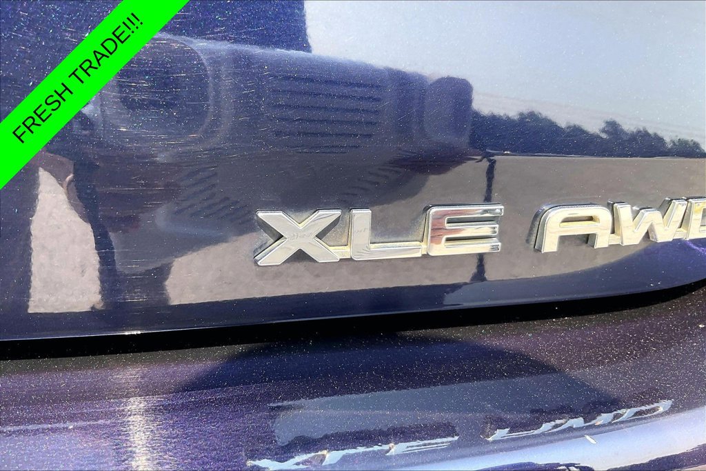 Used 2021 Toyota Highlander XLE AWD/4WD image 23