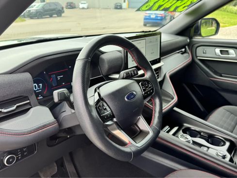 Used 2025 Ford Explorer ST-Line w/ ST-Line Street Pack AWD/4WD image 23