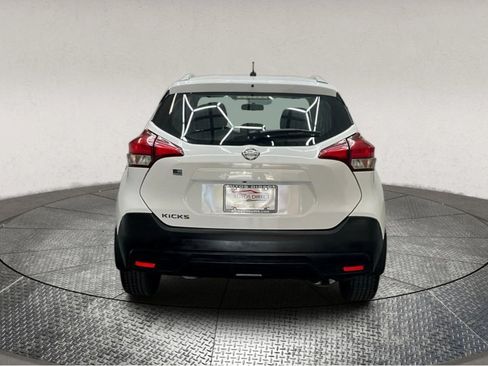 Used 2019 Nissan Kicks S image 7