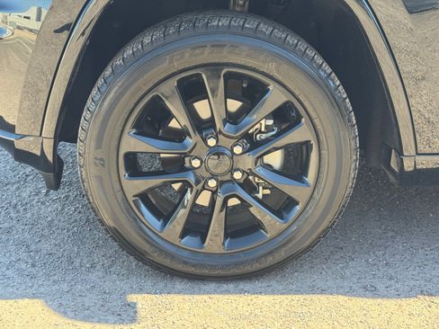 Used 2020 Jeep Grand Cherokee Altitude AWD/4WD image 9