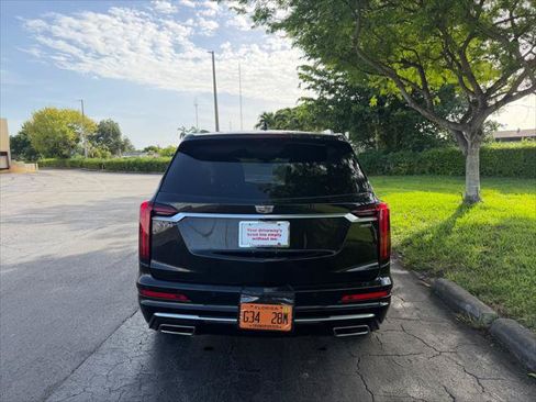 Used 2025 Cadillac XT6 Premium Luxury FWD image 7