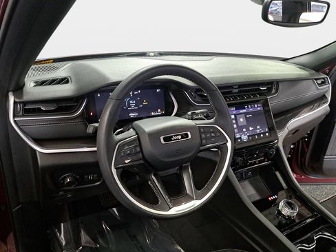 Certified 2023 Jeep Grand Cherokee Altitude AWD/4WD image 18