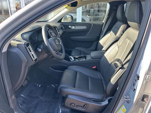 Certified 2025 Volvo XC40 B5 Plus image 17