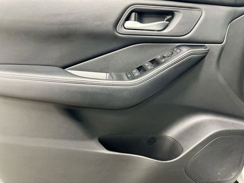 Used 2024 Nissan Rogue SV image 20