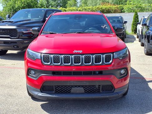 Used 2024 Jeep Compass Latitude AWD/4WD image 4